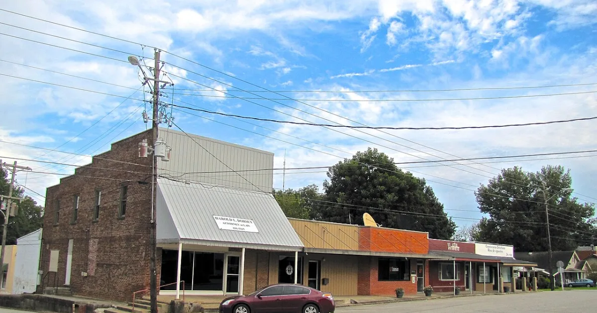 town in and county seat of Crockett County, Tennessee, United States