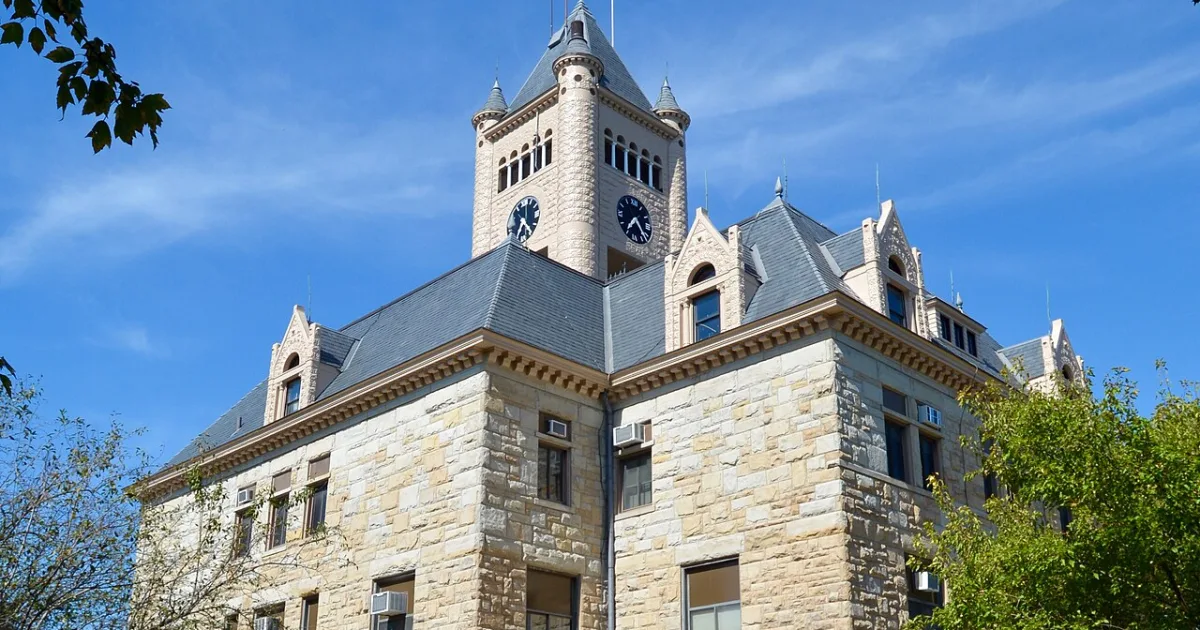 city in and county seat of Mercer County, Illinois, United States