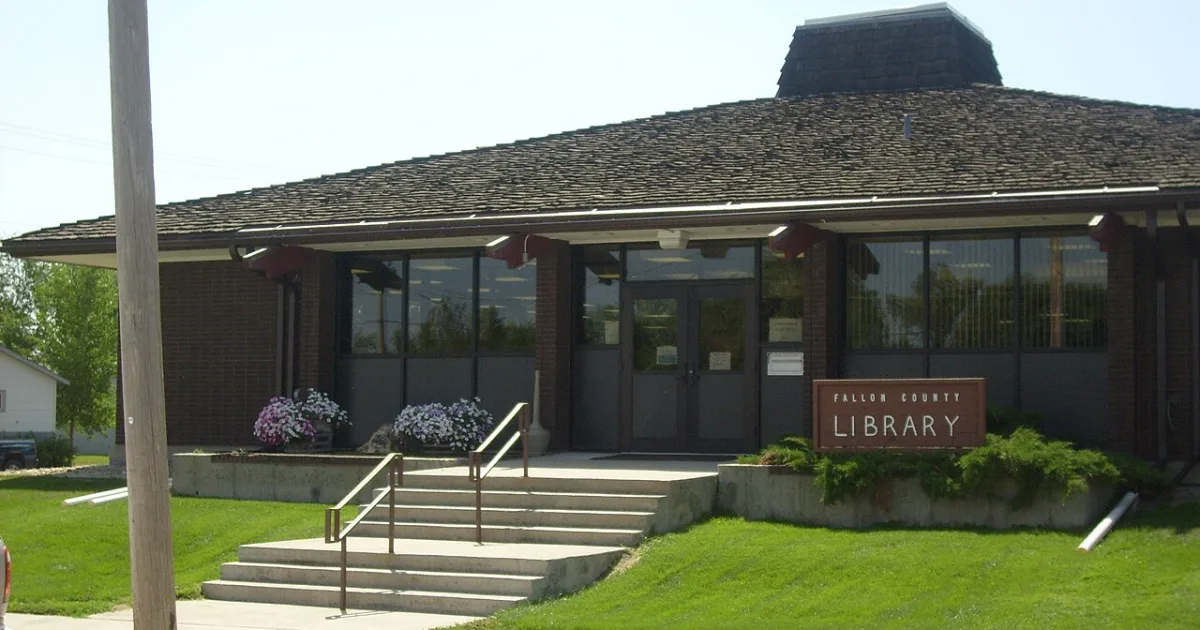 city in and county seat of Fallon County, Montana, United States