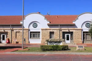 city in and county seat of Runnels County, Texas, United States
