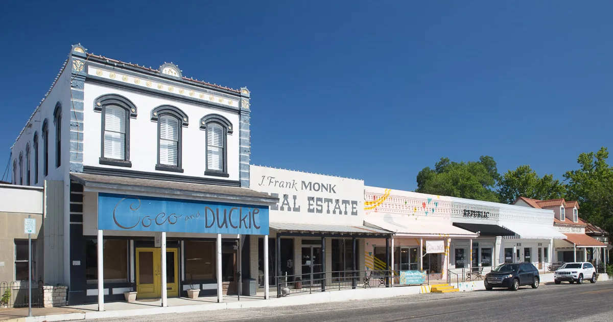city in and county seat of Austin County, Texas, United States
