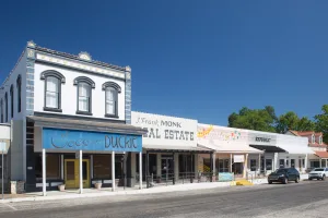 city in and county seat of Austin County, Texas, United States