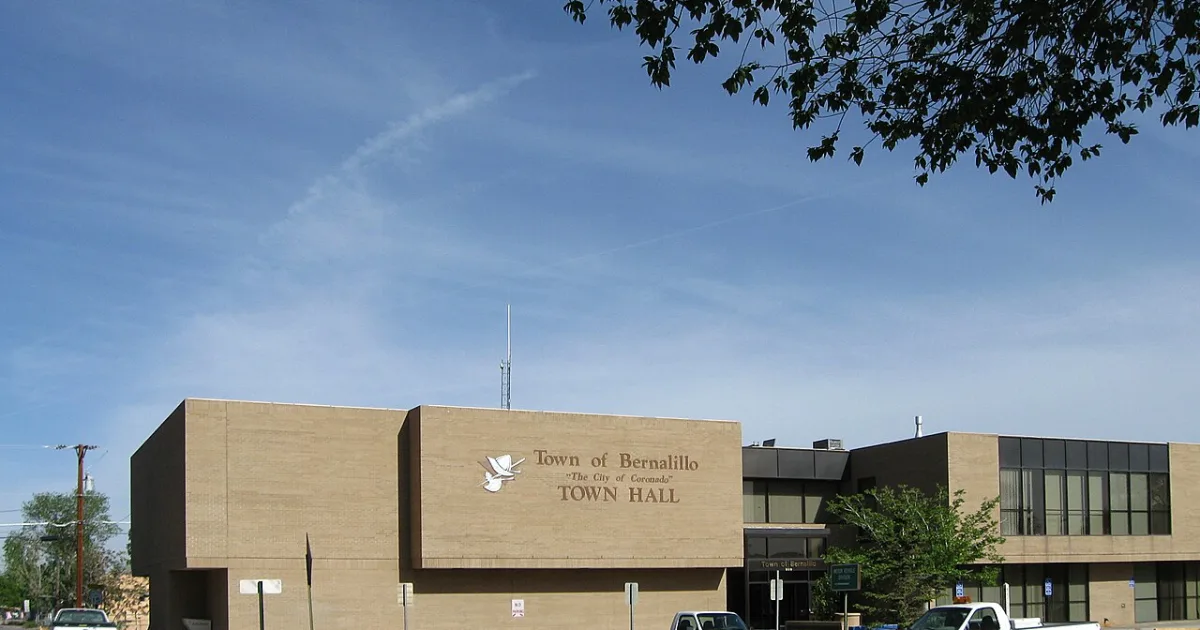 town in and county seat of Sandoval County, New Mexico, United States