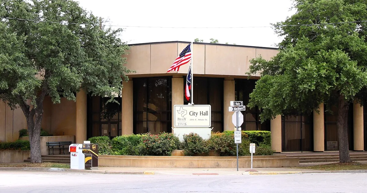 city in and county seat of McCulloch County, Texas, United States