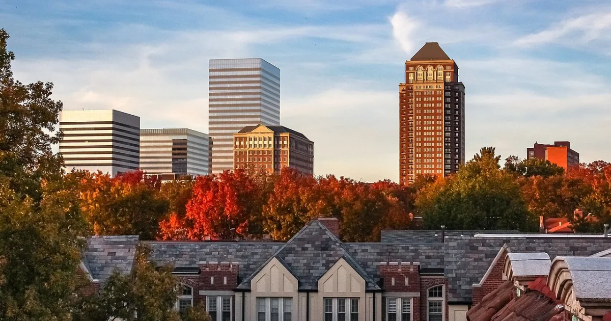 city in and county seat of St. Louis County, Missouri, United States