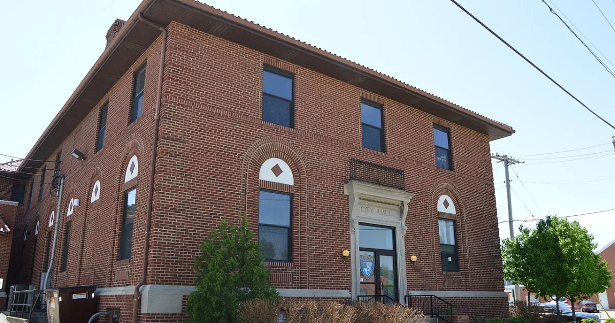 largest city in DeWitt County, Illinois, United States