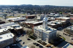 city in and county seat of Maury County, Tennessee, United States