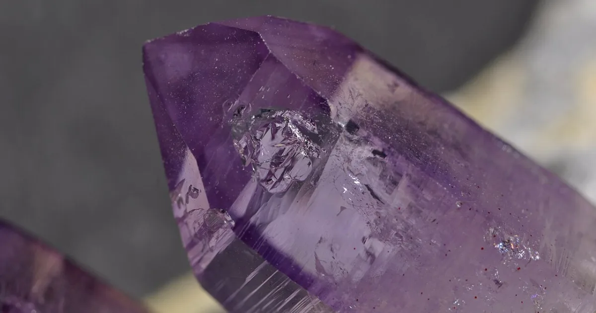 solid material whose constituent atoms, molecules, or ions are arranged in an ordered lattice extending in all three spatial dimensions