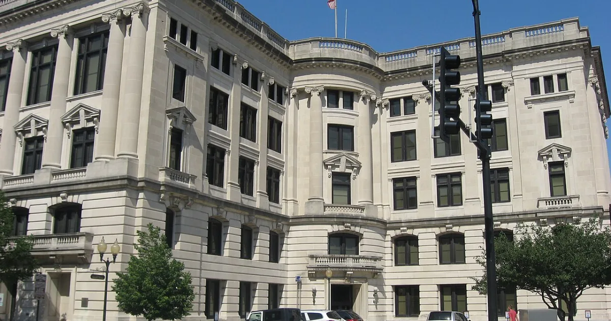 city in and the county seat of Vermilion County, Illinois, United States