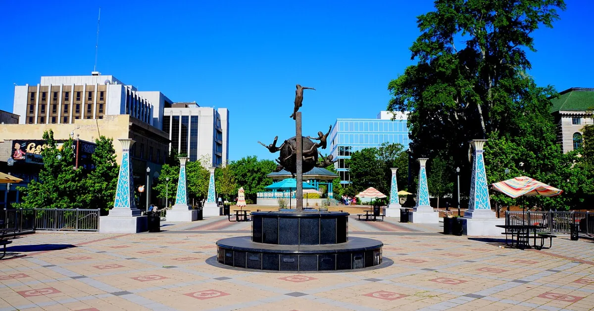 city in and county seat of DeKalb County, Georgia, United States