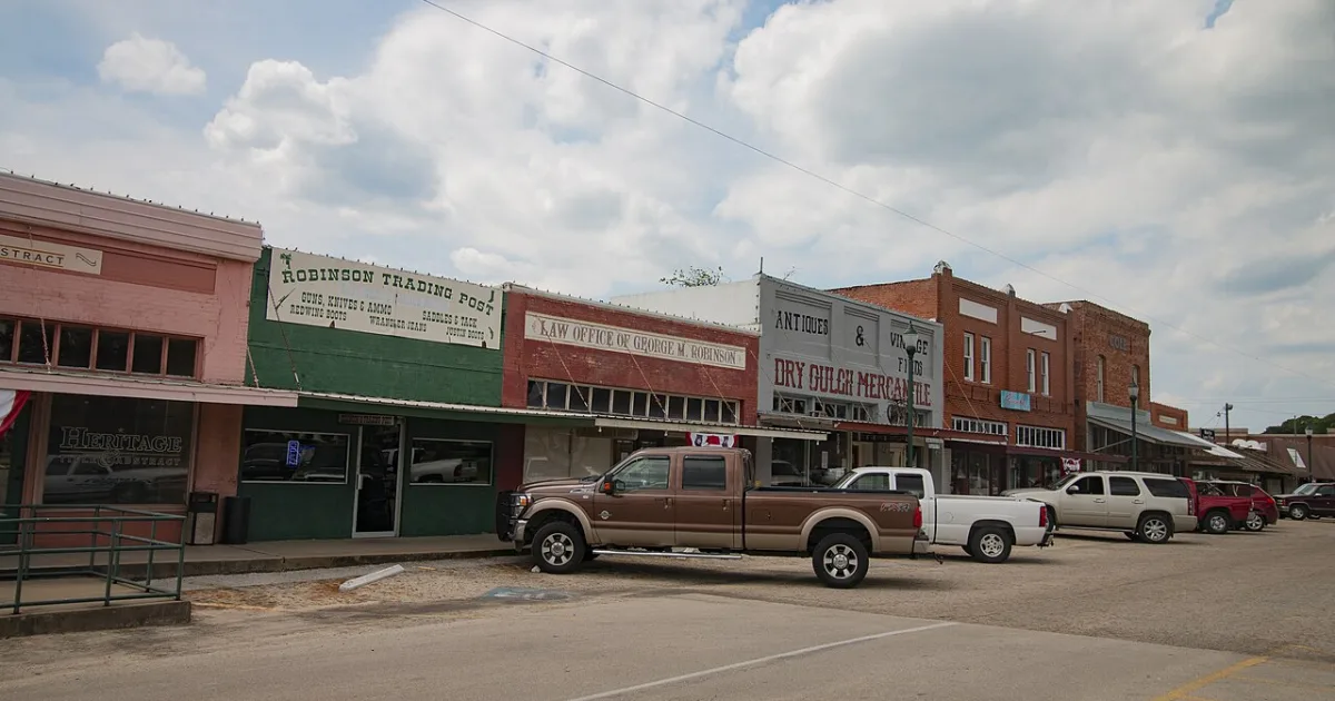 city in and county seat of Freestone County, Texas, United States