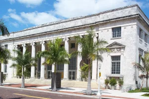 city and county seat of Lee County, Florida, United States