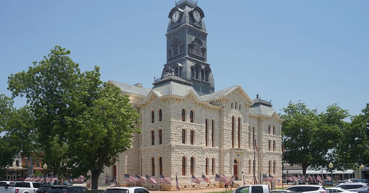city in and county seat of Hood County, Texas, United States