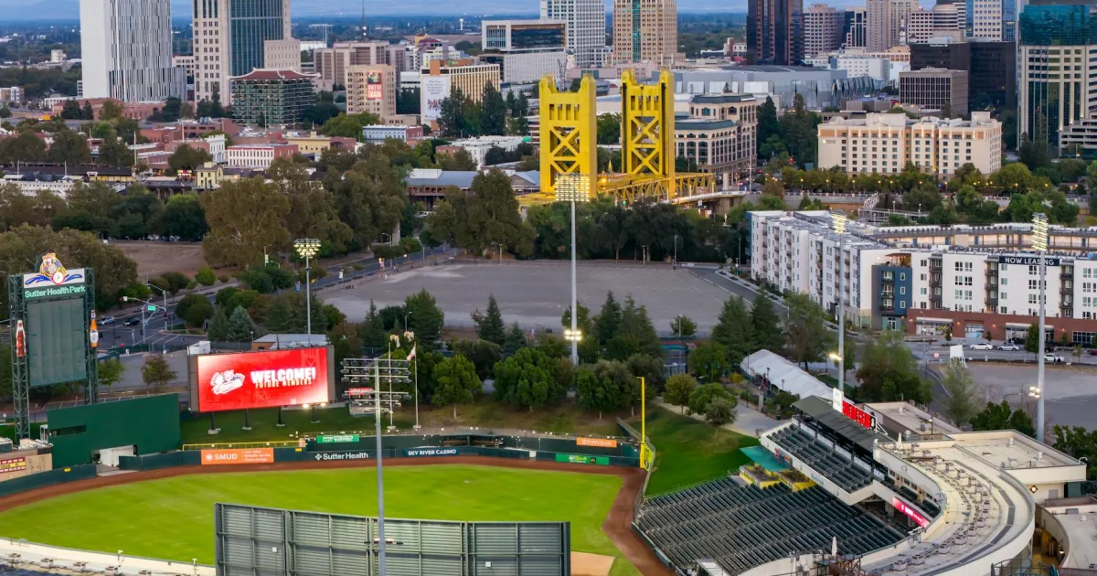 Downtown Hillsborough Park, CA, CA