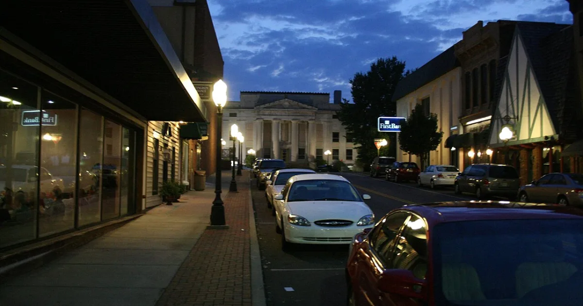 county seat of Carroll County, Tennessee, United States