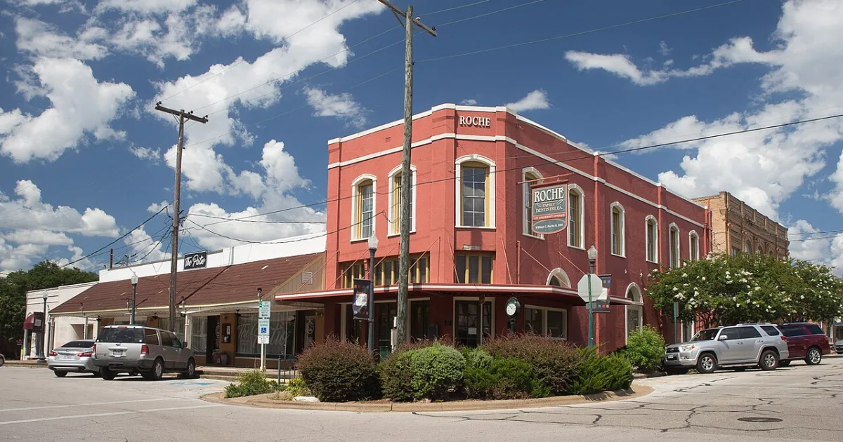 city in and county seat of Walker County, Texas, United States