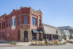 city in and county seat of Kaufman County, Texas, United States