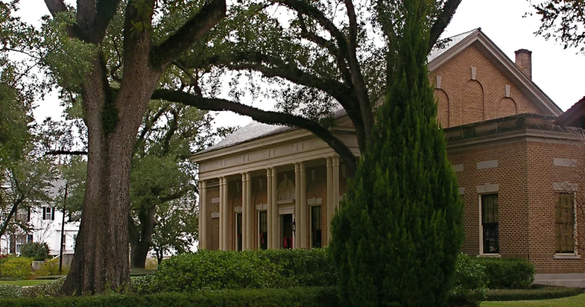 city in and county seat of Jones County, Mississippi, United States