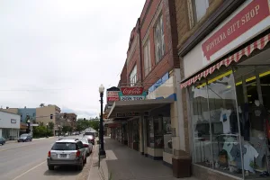 city in and county seat of Fergus County, Montana, United States