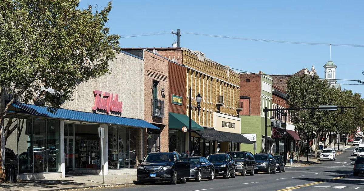 city in and county seat of Davidson County, North Carolina, United States