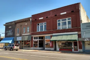 city in and county seat of Lonoke County, Arkansas, United States