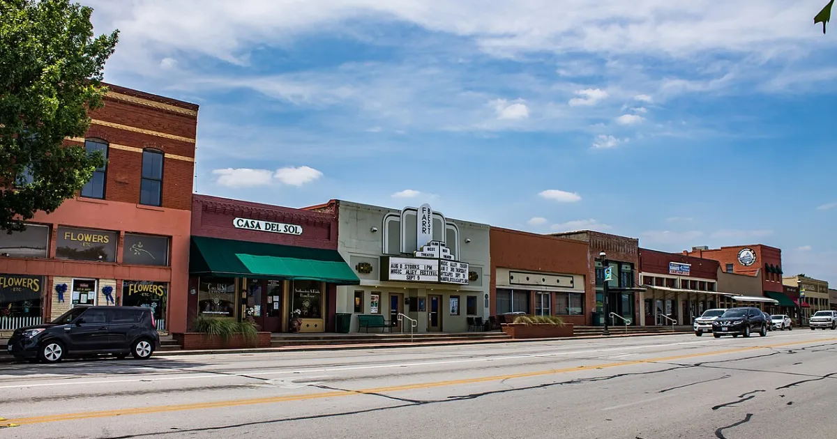 city in Texas, USA; suburb of the Dallas-Fort Worth Metroplex