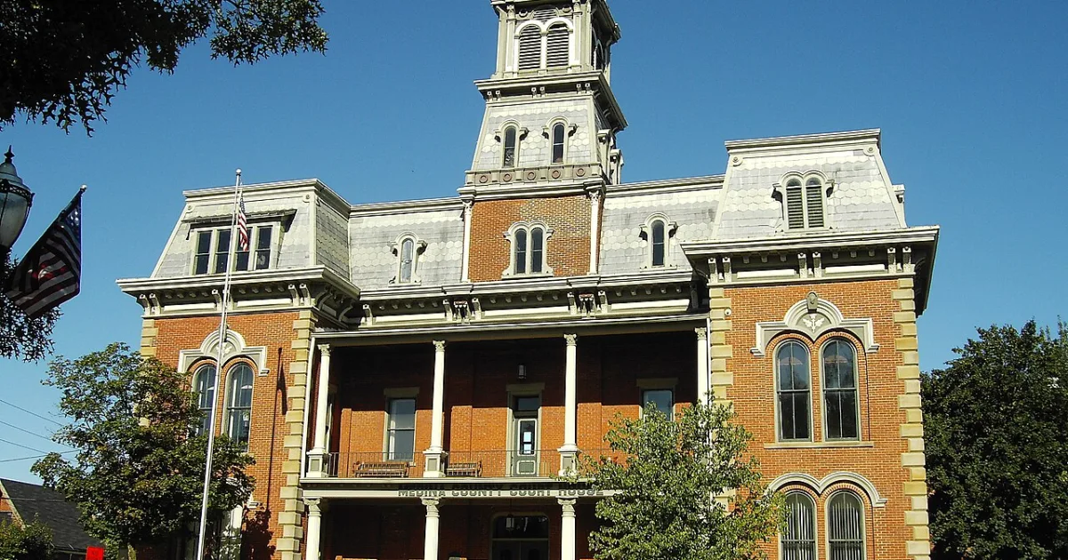 city in and county seat of Medina County, Ohio, United States