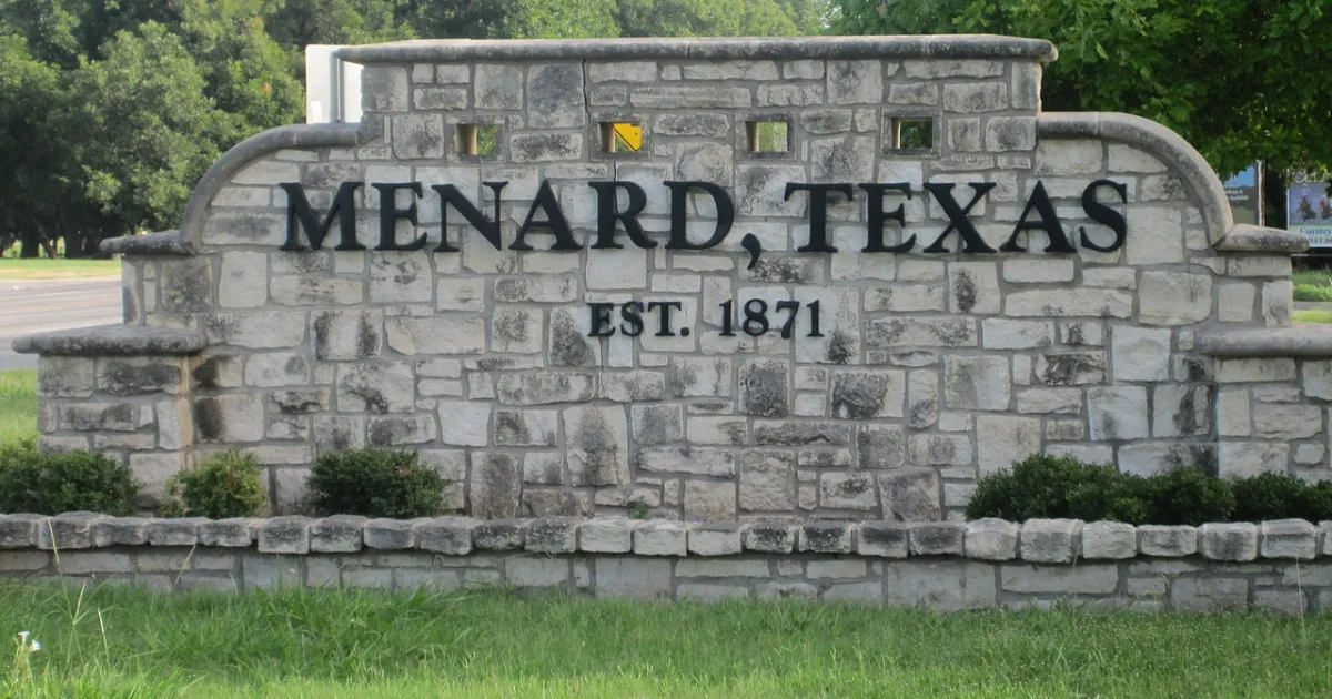 city in and county seat of Menard County, Texas, United States
