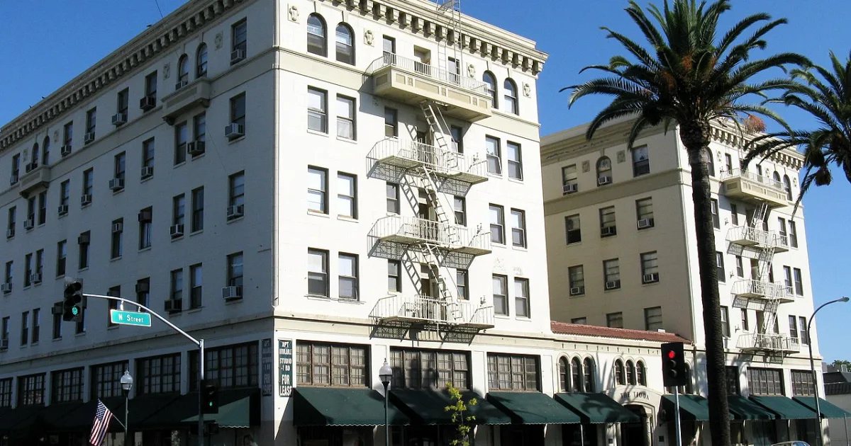 city in and county seat of Merced County, California, United States