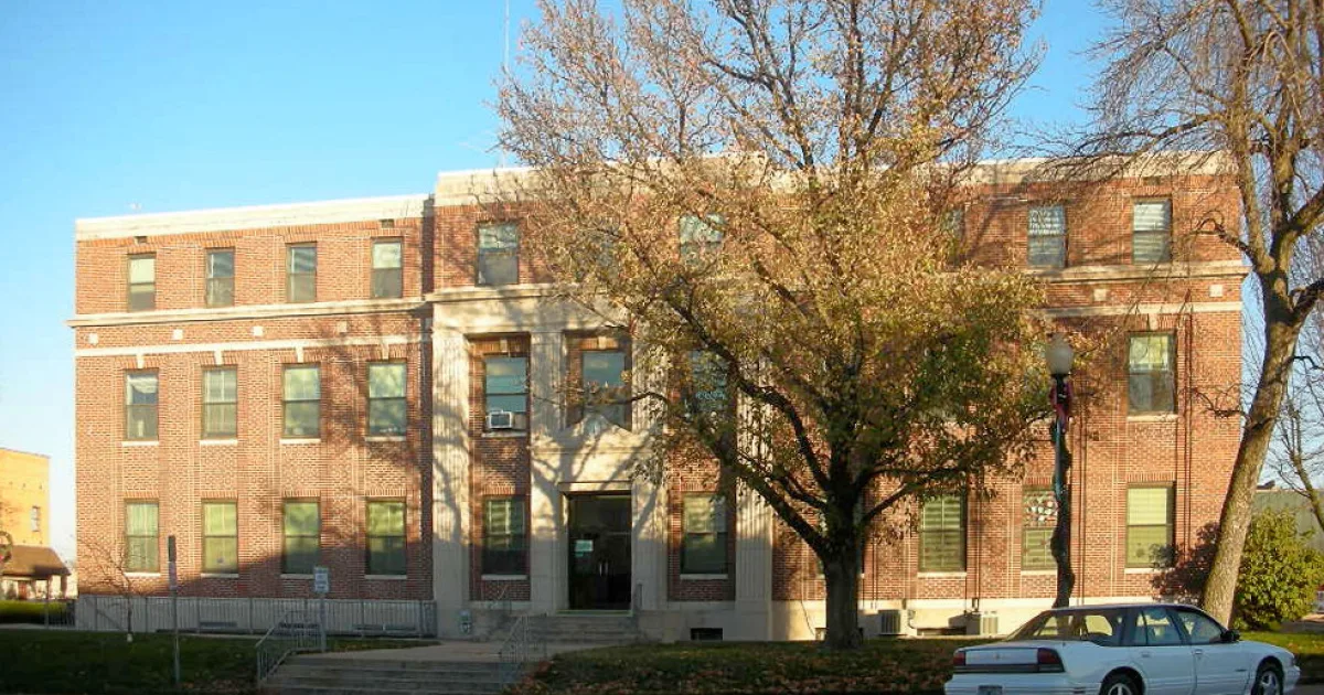 city in and county seat of Audrain County, Missouri, United States