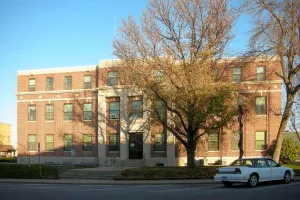 city in and county seat of Audrain County, Missouri, United States