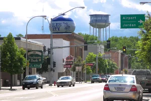 city in and county seat of Custer County, Montana, United States