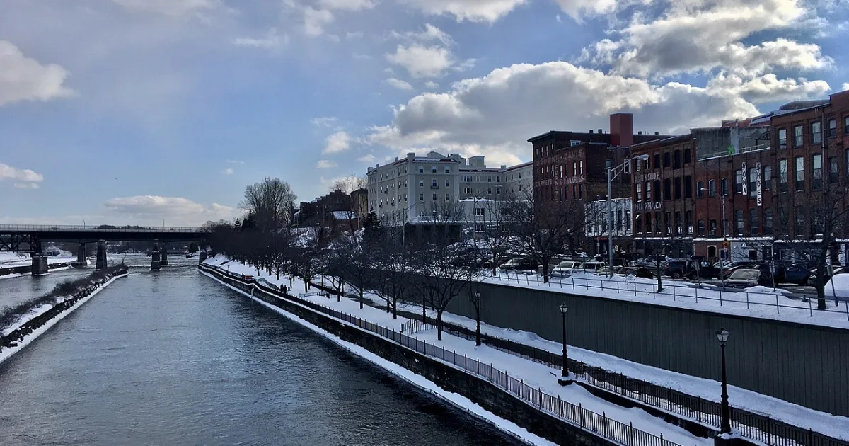 city in and county seat of Oswego County, New York, United States