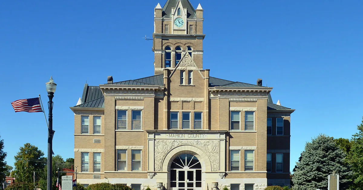 city in and county seat of Marion County, Missouri, United States