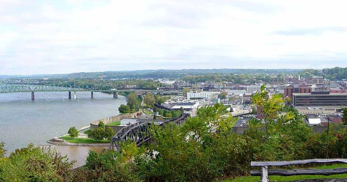 city in and county seat of Wood County, West Virginia