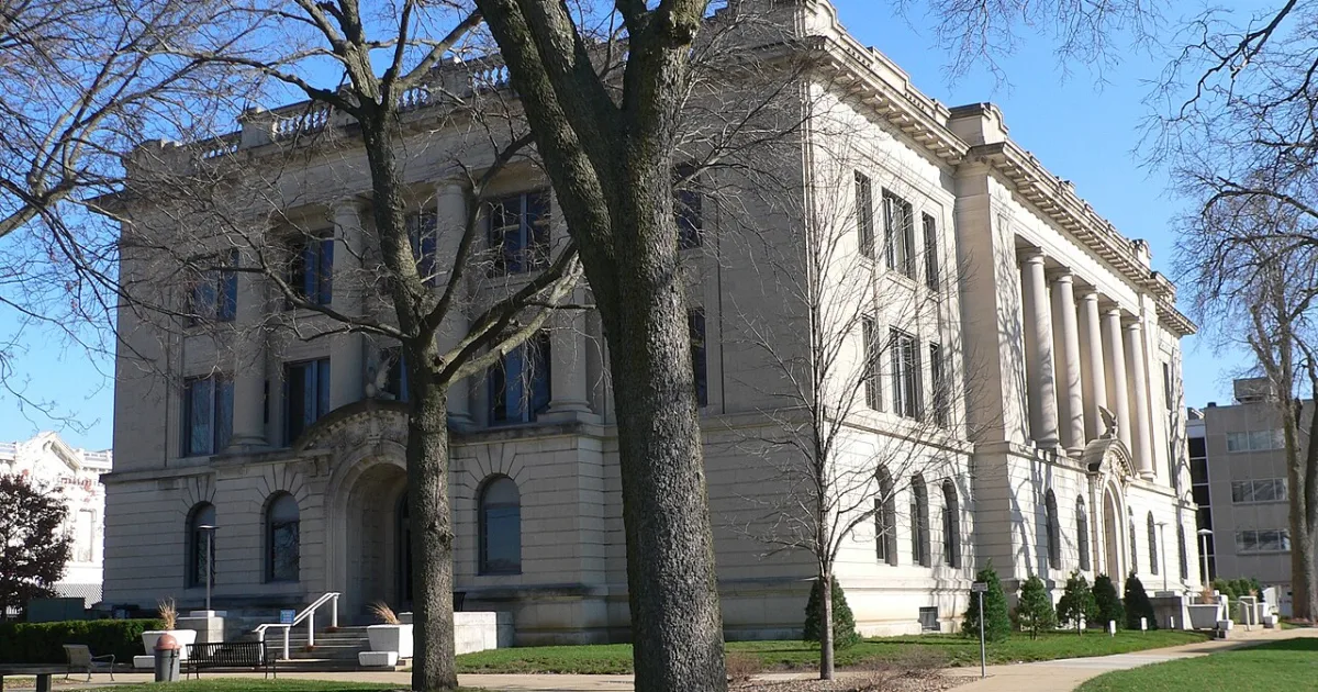 city and county seat of Tazewell County, Illinois, United States