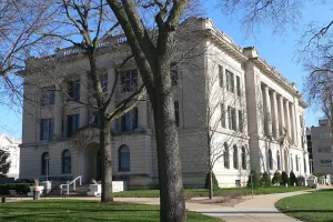 city and county seat of Tazewell County, Illinois, United States