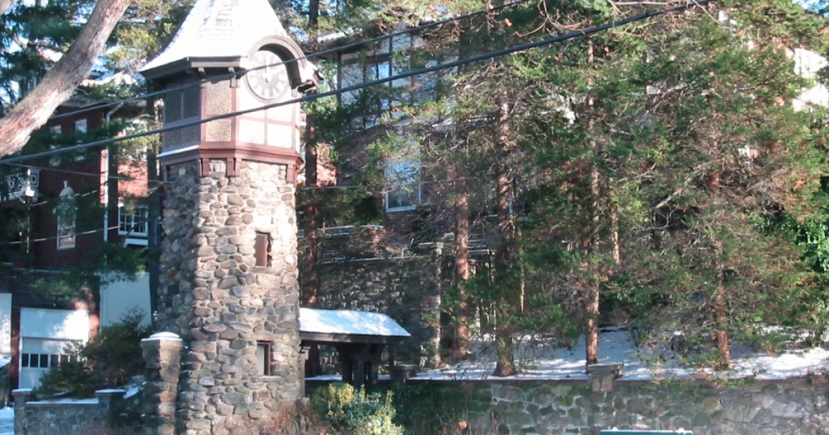 town in Westchester County, New York and Bronx County, New York, United States