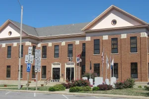 city in and the county seat of Perry County, Illinois, United States