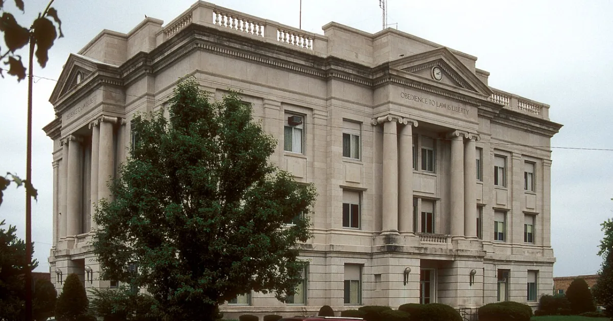 city in and county seat of Ray County, Missouri, United States