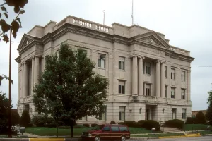 city in and county seat of Ray County, Missouri, United States