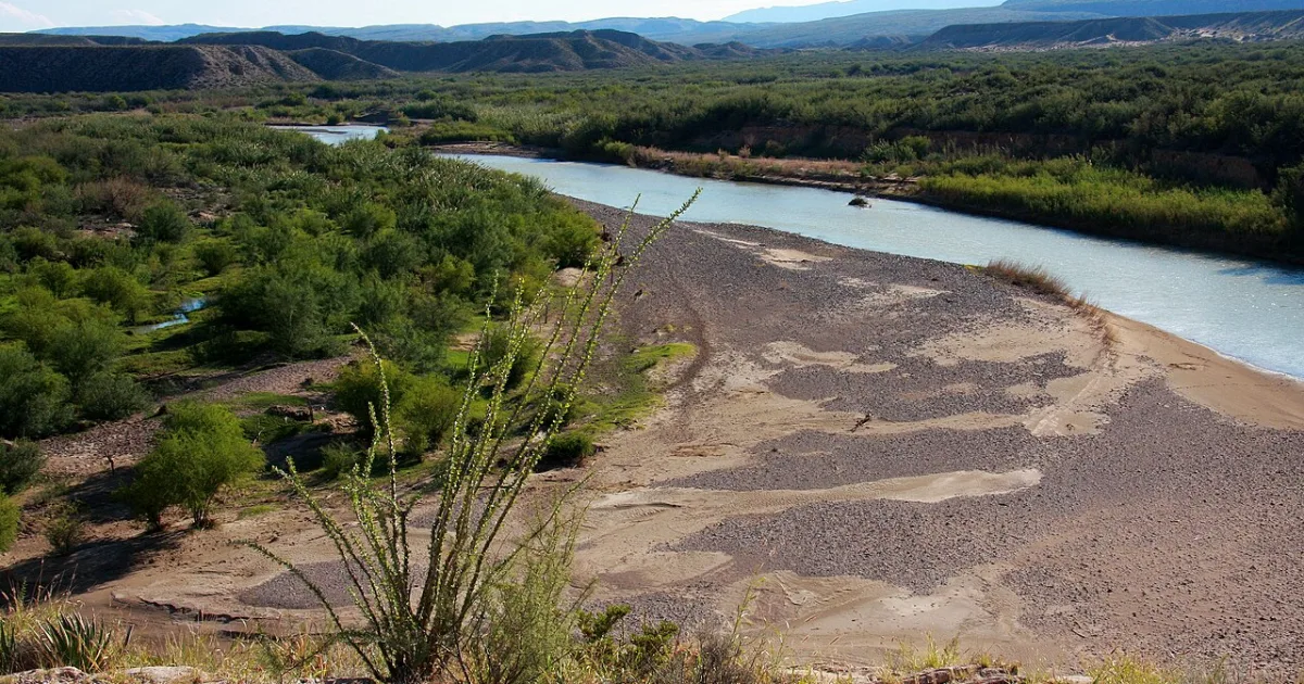 river originating in Colorado, flowing south through New Mexico, and forming part of the US-Mexico border along Texas until emptying into the Gulf of Mexico