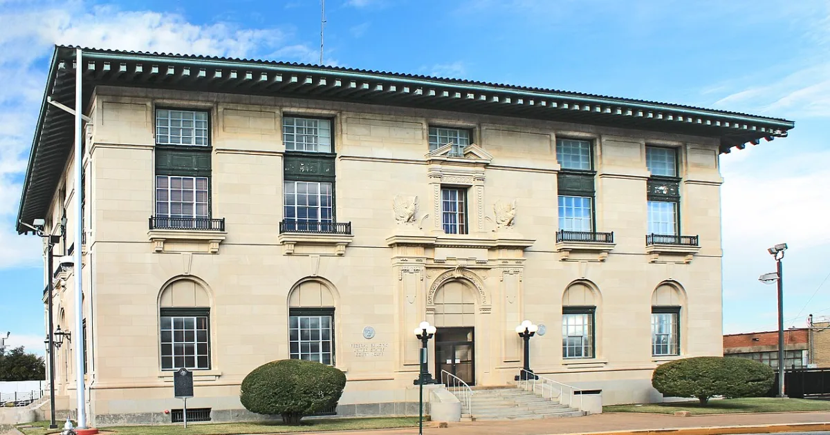 city ​​in and county seat of Grayson, Texas, United States