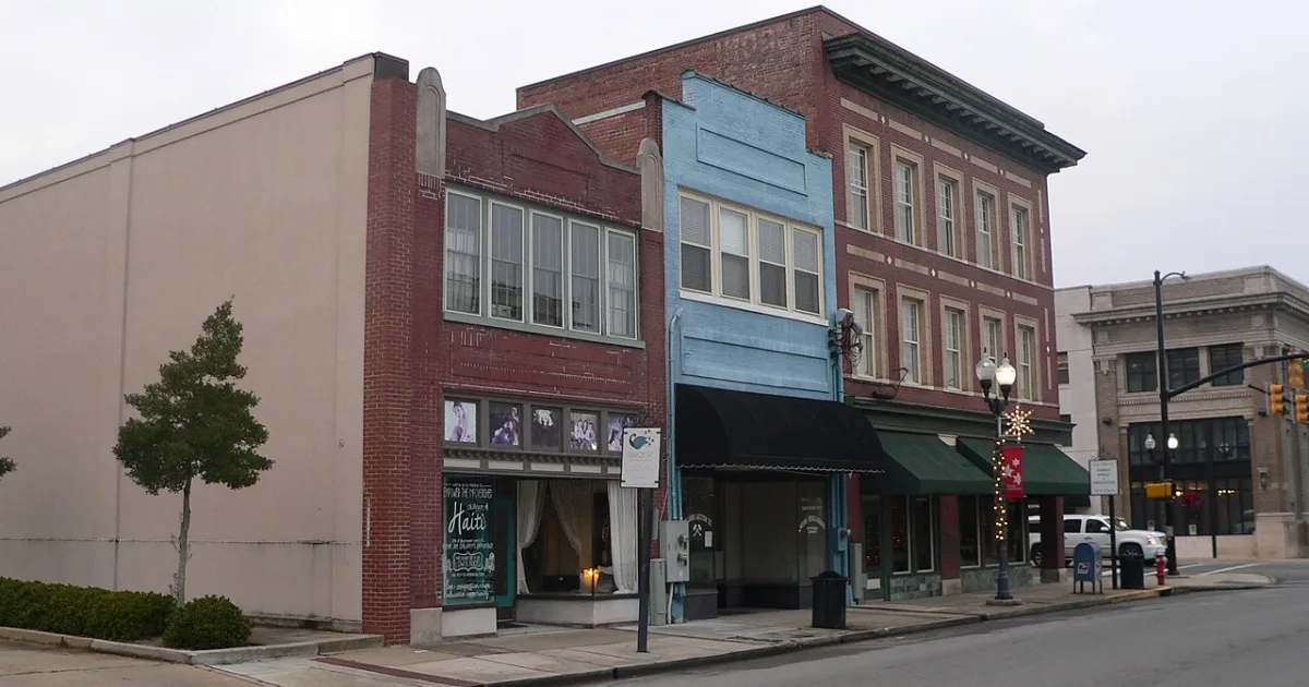 town in and county seat of Johnston County, North Carolina