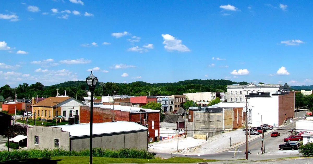 city in and county seat of White County, Tennessee, United States