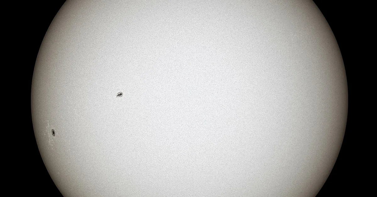 astronomical object consisting of a luminous spheroid of plasma held together by its own gravity