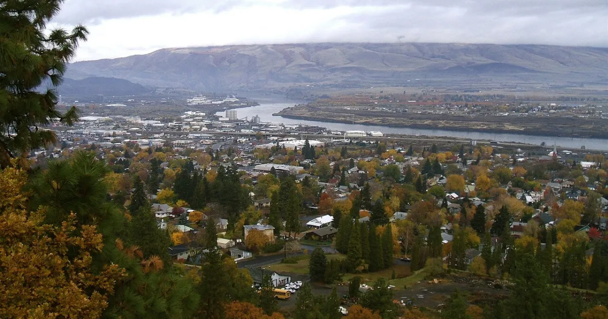 city in and county seat of Wasco County, Oregon, United States