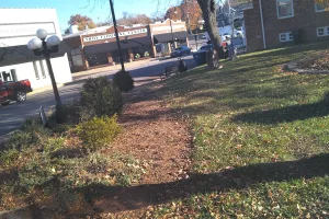 city in and county seat of Lincoln County, Missouri, United States