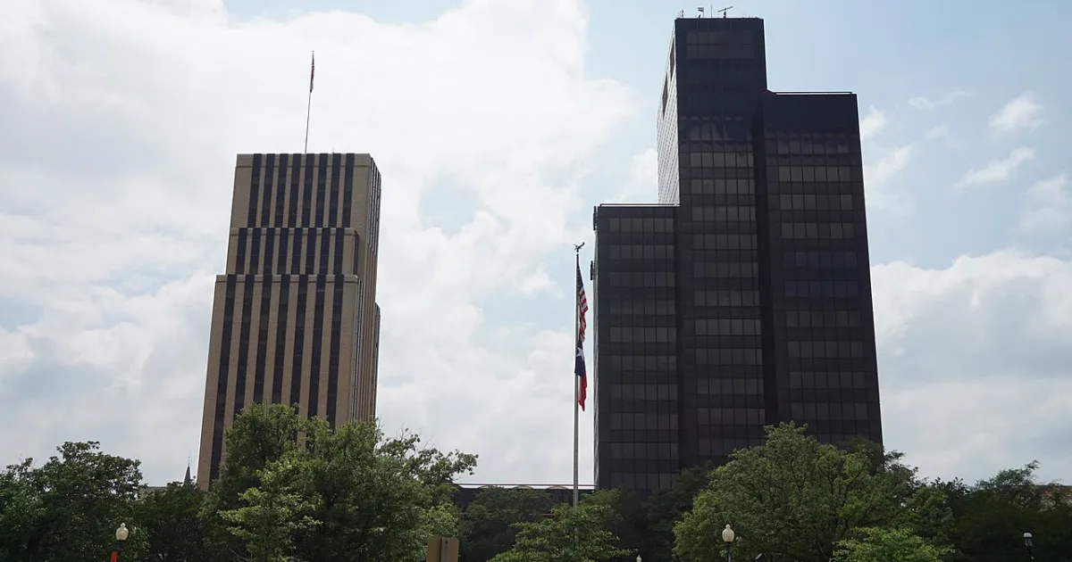 city in and county seat of Smith County, Texas, United States