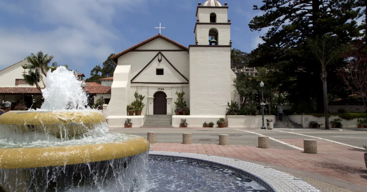 city in and county seat of Ventura County, California, United States